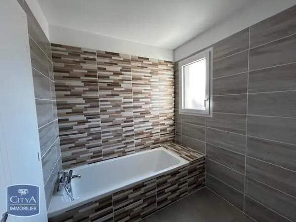 Maison à louer 4 pièces 88.99m² Pont-de-Chéruy (38230)