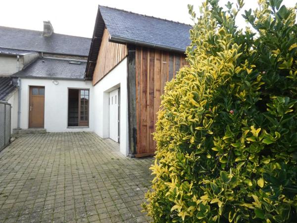 SAINT-PIERRE DE PLESGUEN, maison en pierre de 111m2 sur un terrain de 694m2