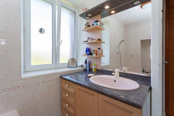 Exclusivité, à vendre – Maison avec double garage et terrain clos – Vérosvres (71)