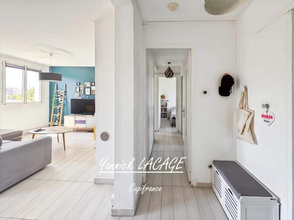 MARSEILLE 10ᵉ – Grand T3 traversant avec balcon, cave et potentiel T4 dans résidence sécurisée