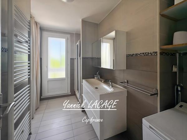 MARSEILLE 10ᵉ – Grand T3 traversant avec balcon, cave et potentiel T4 dans résidence sécurisée