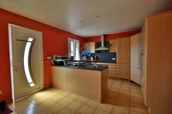 Maison familiale - 6 pièces - 164 m² de surface totale (91m² habitables) avec vue dégagée et fort potentiel – VALSERHONE (01)