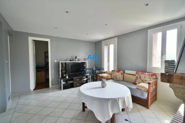 Maison familiale - 6 pièces - 164 m² de surface totale (91m² habitables) avec vue dégagée et fort potentiel – VALSERHONE (01)