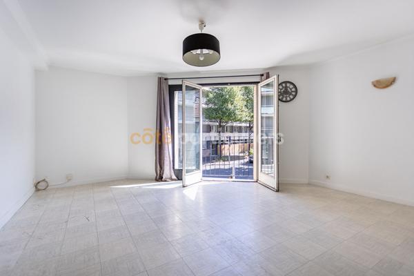 Vente
                Appartement86,59 m² - 4 Pièces -
                    CLERMONT FERRAND (63000)
