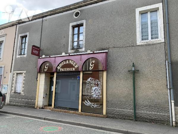 Maison de bourg avec ancien local commercial