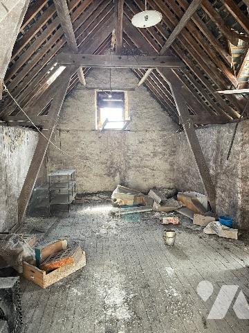 Maison de bourg avec ancien local commercial