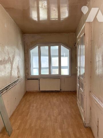 Maison de bourg avec ancien local commercial