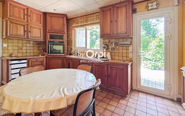 Maison à vendre    6 pièces •  Néris-les-Bains