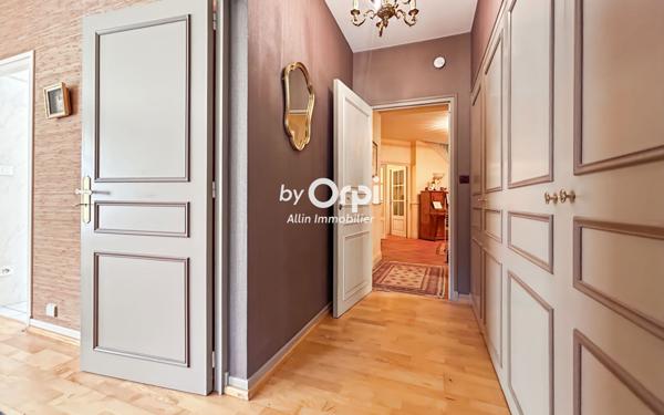 Maison à vendre    6 pièces •  Néris-les-Bains