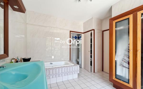 Maison à vendre    6 pièces •  Néris-les-Bains