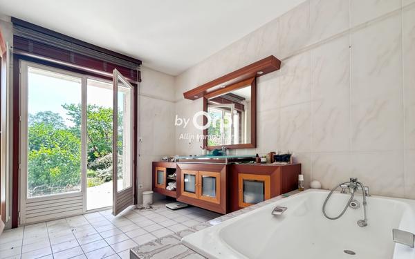 Maison à vendre    6 pièces •  Néris-les-Bains