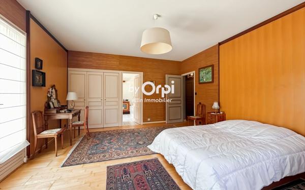 Maison à vendre    6 pièces •  Néris-les-Bains