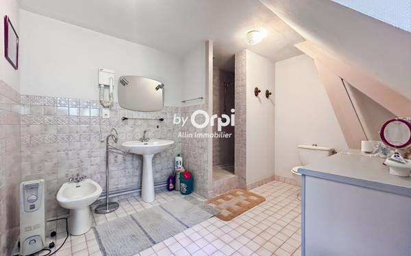 Maison à vendre    6 pièces •  Néris-les-Bains