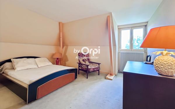 Maison à vendre    6 pièces •  Néris-les-Bains