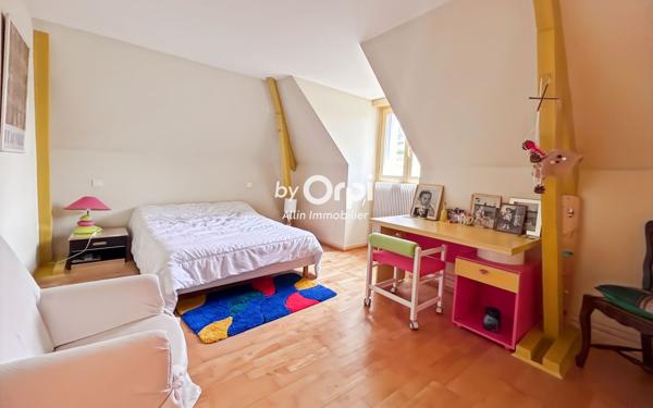 Maison à vendre    6 pièces •  Néris-les-Bains