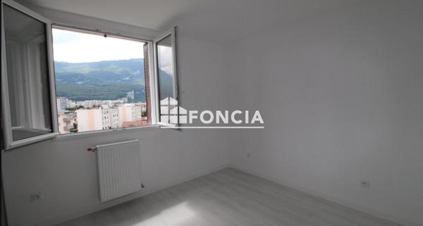 Location Appartement 3 pièces 53 m² - Fontaine 38600