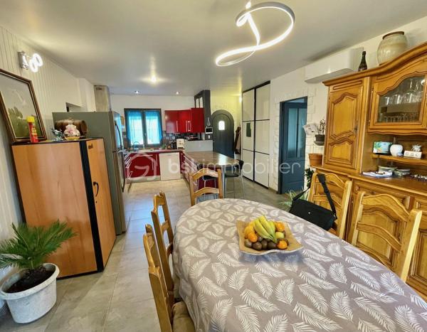 À seulement 4 km du premier centre commercial de Bergerac, découvrez cette spacieuse maison de plain-pied de 150 m², offrant 6 chambres, idéale pour une grande famille ou un projet d’accueil.
Située au fond d’une impasse, elle bénéficie d’un emplacement privilégié alliant calme absolu et proximité des commodités.
Dès l’entrée, vous serez séduit par une belle cuisine équipée de 15 m², ouverte sur un vaste séjour lumineux de 36 m². Cet espace de vie convivial est sublimé par un poêle à bois, apportant chaleur et confort au quotidien.
Un cellier/buanderie attenant de 5 m² complète cet espace, ainsi qu’un second volume de rangement de 8 m², idéal pour organiser facilement votre intérieur.
Côté nuit, la maison propose 6 chambres aux surfaces comprises entre 10 et 13 m², accompagnées de 2 salles d’eau dont une avec WC et 1 WC indépendants avec lavabo, offrant praticité et confort pour toute la famille.
Côté prestations, vous bénéficierez d’un excellent niveau de confort : double vitrage, chauffage gainable par pompe à chaleur, ainsi que 5 climatisations réversibles (split). L’eau chaude est assurée par un ballon thermodynamique et un adoucisseur d’eau, portail automatisé et volets roulants électriques avec domotique. 
À l’extérieur, tout est pensé pour profiter pleinement des beaux jours : deux terrasses couvertes, dont une avec jacuzzi, une piscine sécurisée au chlore de 10 x 5 mètres (rénovée en 2019, encore sous garantie décennale), ainsi qu’un espace barbecue convivial. Un abri bois et une dépendance pouvant accueillir une cuisine d’été viennent enrichir ces prestations.
Le stationnement est facilité grâce à deux garages, dont un motorisé, ainsi qu’un grand carport pouvant accueillir un camping-car. Deux cabanons de jardin complètent l’ensemble.
Le tout est implanté sur un terrain de plus de 2 400 m², entièrement clos et sécurisé par un portail motorisé, garantissant intimité et tranquillité.
Assainissement collectif (tout-à-l’égout).
Une maison aux volumes généreux, alliant confort, fonctionnalité et cadre de vie paisible.
Visites possibles 7 jours sur 7.
Just 4 km from the first shopping center of bergerac, discover this spacious single-storey house of 150 m 2, offering 6 bedrooms, ideal for a large family or a hospitality project.
Located at the bottom of a cul-de-sac, it enjoys a privileged location combining absolute calm and proximity to amenities.
From the entrance, you will be seduced by a beautiful kitchen of 15 m 2, open on a large bright living room of 36 m 2. This friendly living space is enhanced by a wood stove, bringing warmth and comfort to everyday life.
An adjoining cellar/laundry room of 5 m2 completes this space, as well as a second storage volume of 8 m 2, ideal for easily organizing your interior.
Night side, the house offers 6 rooms with areas between 10 and 13 m 2, accompanied by 2 bathrooms including one with WC and 1 separate toilet with sink, offering convenience and comfort for the whole family.
On the benefits side, you will enjoy an excellent level of comfort: double glazing, ducted heating by heat pump, as well as 5 reversible air conditioning (split). The hot water is provided by a thermodynamic tank and a water softener, automated gate and electric shutters with home automation. 
Outside, everything has been designed to make the most of sunny days: two covered terraces, one with a jacuzzi, a 10 x 5 metre chlorine-protected swimming pool (renovated in 2019, still under ten-year warranty), as well as a friendly barbecue area. A wooden shelter and an outbuilding that can accommodate a summer kitchen enrich these services.
Parking is facilitated by two garages, including one motorized, and a large carport that can accommodate a camper. Two garden sheds complete the set.
The whole is located on a plot of more than 2,400 m 2, fully enclosed and secured by a motorized gate, guaranteeing privacy and tranquility.
Collective sanitation (mains drainage).
A house with generous volumes, combining comfort, functionality and peaceful living environment.
Visits possible 7 days a week.