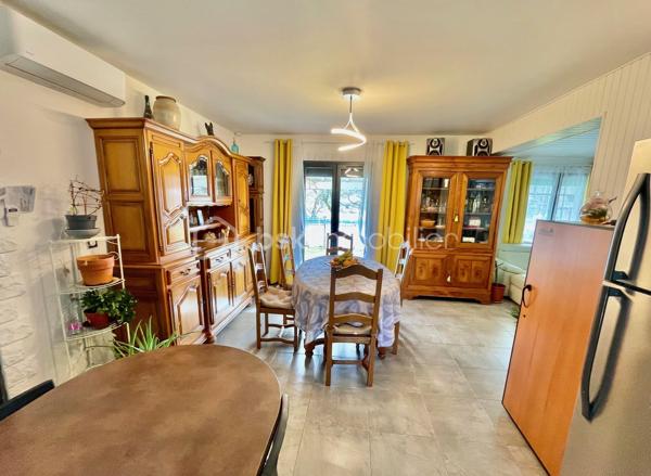 À seulement 4 km du premier centre commercial de Bergerac, découvrez cette spacieuse maison de plain-pied de 150 m², offrant 6 chambres, idéale pour une grande famille ou un projet d’accueil.
Située au fond d’une impasse, elle bénéficie d’un emplacement privilégié alliant calme absolu et proximité des commodités.
Dès l’entrée, vous serez séduit par une belle cuisine équipée de 15 m², ouverte sur un vaste séjour lumineux de 36 m². Cet espace de vie convivial est sublimé par un poêle à bois, apportant chaleur et confort au quotidien.
Un cellier/buanderie attenant de 5 m² complète cet espace, ainsi qu’un second volume de rangement de 8 m², idéal pour organiser facilement votre intérieur.
Côté nuit, la maison propose 6 chambres aux surfaces comprises entre 10 et 13 m², accompagnées de 2 salles d’eau dont une avec WC et 1 WC indépendants avec lavabo, offrant praticité et confort pour toute la famille.
Côté prestations, vous bénéficierez d’un excellent niveau de confort : double vitrage, chauffage gainable par pompe à chaleur, ainsi que 5 climatisations réversibles (split). L’eau chaude est assurée par un ballon thermodynamique et un adoucisseur d’eau, portail automatisé et volets roulants électriques avec domotique. 
À l’extérieur, tout est pensé pour profiter pleinement des beaux jours : deux terrasses couvertes, dont une avec jacuzzi, une piscine sécurisée au chlore de 10 x 5 mètres (rénovée en 2019, encore sous garantie décennale), ainsi qu’un espace barbecue convivial. Un abri bois et une dépendance pouvant accueillir une cuisine d’été viennent enrichir ces prestations.
Le stationnement est facilité grâce à deux garages, dont un motorisé, ainsi qu’un grand carport pouvant accueillir un camping-car. Deux cabanons de jardin complètent l’ensemble.
Le tout est implanté sur un terrain de plus de 2 400 m², entièrement clos et sécurisé par un portail motorisé, garantissant intimité et tranquillité.
Assainissement collectif (tout-à-l’égout).
Une maison aux volumes généreux, alliant confort, fonctionnalité et cadre de vie paisible.
Visites possibles 7 jours sur 7.
Just 4 km from the first shopping center of bergerac, discover this spacious single-storey house of 150 m 2, offering 6 bedrooms, ideal for a large family or a hospitality project.
Located at the bottom of a cul-de-sac, it enjoys a privileged location combining absolute calm and proximity to amenities.
From the entrance, you will be seduced by a beautiful kitchen of 15 m 2, open on a large bright living room of 36 m 2. This friendly living space is enhanced by a wood stove, bringing warmth and comfort to everyday life.
An adjoining cellar/laundry room of 5 m2 completes this space, as well as a second storage volume of 8 m 2, ideal for easily organizing your interior.
Night side, the house offers 6 rooms with areas between 10 and 13 m 2, accompanied by 2 bathrooms including one with WC and 1 separate toilet with sink, offering convenience and comfort for the whole family.
On the benefits side, you will enjoy an excellent level of comfort: double glazing, ducted heating by heat pump, as well as 5 reversible air conditioning (split). The hot water is provided by a thermodynamic tank and a water softener, automated gate and electric shutters with home automation. 
Outside, everything has been designed to make the most of sunny days: two covered terraces, one with a jacuzzi, a 10 x 5 metre chlorine-protected swimming pool (renovated in 2019, still under ten-year warranty), as well as a friendly barbecue area. A wooden shelter and an outbuilding that can accommodate a summer kitchen enrich these services.
Parking is facilitated by two garages, including one motorized, and a large carport that can accommodate a camper. Two garden sheds complete the set.
The whole is located on a plot of more than 2,400 m 2, fully enclosed and secured by a motorized gate, guaranteeing privacy and tranquility.
Collective sanitation (mains drainage).
A house with generous volumes, combining comfort, functionality and peaceful living environment.
Visits possible 7 days a week.