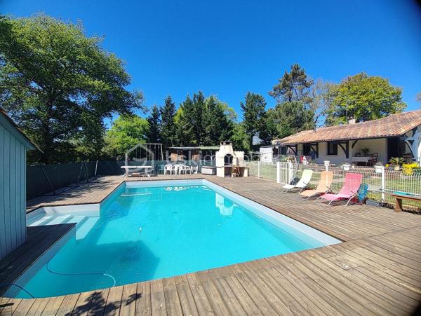 À seulement 4 km du premier centre commercial de Bergerac, découvrez cette spacieuse maison de plain-pied de 150 m², offrant 6 chambres, idéale pour une grande famille ou un projet d’accueil.
Située au fond d’une impasse, elle bénéficie d’un emplacement privilégié alliant calme absolu et proximité des commodités.
Dès l’entrée, vous serez séduit par une belle cuisine équipée de 15 m², ouverte sur un vaste séjour lumineux de 36 m². Cet espace de vie convivial est sublimé par un poêle à bois, apportant chaleur et confort au quotidien.
Un cellier/buanderie attenant de 5 m² complète cet espace, ainsi qu’un second volume de rangement de 8 m², idéal pour organiser facilement votre intérieur.
Côté nuit, la maison propose 6 chambres aux surfaces comprises entre 10 et 13 m², accompagnées de 2 salles d’eau dont une avec WC et 1 WC indépendants avec lavabo, offrant praticité et confort pour toute la famille.
Côté prestations, vous bénéficierez d’un excellent niveau de confort : double vitrage, chauffage gainable par pompe à chaleur, ainsi que 5 climatisations réversibles (split). L’eau chaude est assurée par un ballon thermodynamique et un adoucisseur d’eau, portail automatisé et volets roulants électriques avec domotique. 
À l’extérieur, tout est pensé pour profiter pleinement des beaux jours : deux terrasses couvertes, dont une avec jacuzzi, une piscine sécurisée au chlore de 10 x 5 mètres (rénovée en 2019, encore sous garantie décennale), ainsi qu’un espace barbecue convivial. Un abri bois et une dépendance pouvant accueillir une cuisine d’été viennent enrichir ces prestations.
Le stationnement est facilité grâce à deux garages, dont un motorisé, ainsi qu’un grand carport pouvant accueillir un camping-car. Deux cabanons de jardin complètent l’ensemble.
Le tout est implanté sur un terrain de plus de 2 400 m², entièrement clos et sécurisé par un portail motorisé, garantissant intimité et tranquillité.
Assainissement collectif (tout-à-l’égout).
Une maison aux volumes généreux, alliant confort, fonctionnalité et cadre de vie paisible.
Visites possibles 7 jours sur 7.
Just 4 km from the first shopping center of bergerac, discover this spacious single-storey house of 150 m 2, offering 6 bedrooms, ideal for a large family or a hospitality project.
Located at the bottom of a cul-de-sac, it enjoys a privileged location combining absolute calm and proximity to amenities.
From the entrance, you will be seduced by a beautiful kitchen of 15 m 2, open on a large bright living room of 36 m 2. This friendly living space is enhanced by a wood stove, bringing warmth and comfort to everyday life.
An adjoining cellar/laundry room of 5 m2 completes this space, as well as a second storage volume of 8 m 2, ideal for easily organizing your interior.
Night side, the house offers 6 rooms with areas between 10 and 13 m 2, accompanied by 2 bathrooms including one with WC and 1 separate toilet with sink, offering convenience and comfort for the whole family.
On the benefits side, you will enjoy an excellent level of comfort: double glazing, ducted heating by heat pump, as well as 5 reversible air conditioning (split). The hot water is provided by a thermodynamic tank and a water softener, automated gate and electric shutters with home automation. 
Outside, everything has been designed to make the most of sunny days: two covered terraces, one with a jacuzzi, a 10 x 5 metre chlorine-protected swimming pool (renovated in 2019, still under ten-year warranty), as well as a friendly barbecue area. A wooden shelter and an outbuilding that can accommodate a summer kitchen enrich these services.
Parking is facilitated by two garages, including one motorized, and a large carport that can accommodate a camper. Two garden sheds complete the set.
The whole is located on a plot of more than 2,400 m 2, fully enclosed and secured by a motorized gate, guaranteeing privacy and tranquility.
Collective sanitation (mains drainage).
A house with generous volumes, combining comfort, functionality and peaceful living environment.
Visits possible 7 days a week.