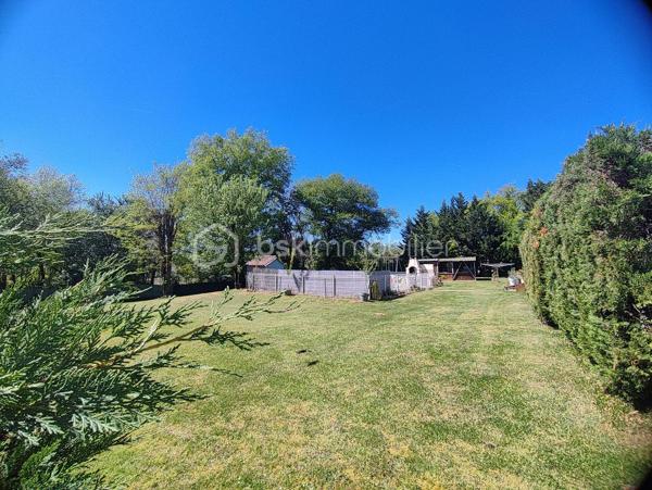 À seulement 4 km du premier centre commercial de Bergerac, découvrez cette spacieuse maison de plain-pied de 150 m², offrant 6 chambres, idéale pour une grande famille ou un projet d’accueil.
Située au fond d’une impasse, elle bénéficie d’un emplacement privilégié alliant calme absolu et proximité des commodités.
Dès l’entrée, vous serez séduit par une belle cuisine équipée de 15 m², ouverte sur un vaste séjour lumineux de 36 m². Cet espace de vie convivial est sublimé par un poêle à bois, apportant chaleur et confort au quotidien.
Un cellier/buanderie attenant de 5 m² complète cet espace, ainsi qu’un second volume de rangement de 8 m², idéal pour organiser facilement votre intérieur.
Côté nuit, la maison propose 6 chambres aux surfaces comprises entre 10 et 13 m², accompagnées de 2 salles d’eau dont une avec WC et 1 WC indépendants avec lavabo, offrant praticité et confort pour toute la famille.
Côté prestations, vous bénéficierez d’un excellent niveau de confort : double vitrage, chauffage gainable par pompe à chaleur, ainsi que 5 climatisations réversibles (split). L’eau chaude est assurée par un ballon thermodynamique et un adoucisseur d’eau, portail automatisé et volets roulants électriques avec domotique. 
À l’extérieur, tout est pensé pour profiter pleinement des beaux jours : deux terrasses couvertes, dont une avec jacuzzi, une piscine sécurisée au chlore de 10 x 5 mètres (rénovée en 2019, encore sous garantie décennale), ainsi qu’un espace barbecue convivial. Un abri bois et une dépendance pouvant accueillir une cuisine d’été viennent enrichir ces prestations.
Le stationnement est facilité grâce à deux garages, dont un motorisé, ainsi qu’un grand carport pouvant accueillir un camping-car. Deux cabanons de jardin complètent l’ensemble.
Le tout est implanté sur un terrain de plus de 2 400 m², entièrement clos et sécurisé par un portail motorisé, garantissant intimité et tranquillité.
Assainissement collectif (tout-à-l’égout).
Une maison aux volumes généreux, alliant confort, fonctionnalité et cadre de vie paisible.
Visites possibles 7 jours sur 7.
Just 4 km from the first shopping center of bergerac, discover this spacious single-storey house of 150 m 2, offering 6 bedrooms, ideal for a large family or a hospitality project.
Located at the bottom of a cul-de-sac, it enjoys a privileged location combining absolute calm and proximity to amenities.
From the entrance, you will be seduced by a beautiful kitchen of 15 m 2, open on a large bright living room of 36 m 2. This friendly living space is enhanced by a wood stove, bringing warmth and comfort to everyday life.
An adjoining cellar/laundry room of 5 m2 completes this space, as well as a second storage volume of 8 m 2, ideal for easily organizing your interior.
Night side, the house offers 6 rooms with areas between 10 and 13 m 2, accompanied by 2 bathrooms including one with WC and 1 separate toilet with sink, offering convenience and comfort for the whole family.
On the benefits side, you will enjoy an excellent level of comfort: double glazing, ducted heating by heat pump, as well as 5 reversible air conditioning (split). The hot water is provided by a thermodynamic tank and a water softener, automated gate and electric shutters with home automation. 
Outside, everything has been designed to make the most of sunny days: two covered terraces, one with a jacuzzi, a 10 x 5 metre chlorine-protected swimming pool (renovated in 2019, still under ten-year warranty), as well as a friendly barbecue area. A wooden shelter and an outbuilding that can accommodate a summer kitchen enrich these services.
Parking is facilitated by two garages, including one motorized, and a large carport that can accommodate a camper. Two garden sheds complete the set.
The whole is located on a plot of more than 2,400 m 2, fully enclosed and secured by a motorized gate, guaranteeing privacy and tranquility.
Collective sanitation (mains drainage).
A house with generous volumes, combining comfort, functionality and peaceful living environment.
Visits possible 7 days a week.