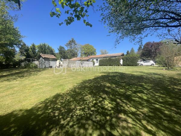 À seulement 4 km du premier centre commercial de Bergerac, découvrez cette spacieuse maison de plain-pied de 150 m², offrant 6 chambres, idéale pour une grande famille ou un projet d’accueil.
Située au fond d’une impasse, elle bénéficie d’un emplacement privilégié alliant calme absolu et proximité des commodités.
Dès l’entrée, vous serez séduit par une belle cuisine équipée de 15 m², ouverte sur un vaste séjour lumineux de 36 m². Cet espace de vie convivial est sublimé par un poêle à bois, apportant chaleur et confort au quotidien.
Un cellier/buanderie attenant de 5 m² complète cet espace, ainsi qu’un second volume de rangement de 8 m², idéal pour organiser facilement votre intérieur.
Côté nuit, la maison propose 6 chambres aux surfaces comprises entre 10 et 13 m², accompagnées de 2 salles d’eau dont une avec WC et 1 WC indépendants avec lavabo, offrant praticité et confort pour toute la famille.
Côté prestations, vous bénéficierez d’un excellent niveau de confort : double vitrage, chauffage gainable par pompe à chaleur, ainsi que 5 climatisations réversibles (split). L’eau chaude est assurée par un ballon thermodynamique et un adoucisseur d’eau, portail automatisé et volets roulants électriques avec domotique. 
À l’extérieur, tout est pensé pour profiter pleinement des beaux jours : deux terrasses couvertes, dont une avec jacuzzi, une piscine sécurisée au chlore de 10 x 5 mètres (rénovée en 2019, encore sous garantie décennale), ainsi qu’un espace barbecue convivial. Un abri bois et une dépendance pouvant accueillir une cuisine d’été viennent enrichir ces prestations.
Le stationnement est facilité grâce à deux garages, dont un motorisé, ainsi qu’un grand carport pouvant accueillir un camping-car. Deux cabanons de jardin complètent l’ensemble.
Le tout est implanté sur un terrain de plus de 2 400 m², entièrement clos et sécurisé par un portail motorisé, garantissant intimité et tranquillité.
Assainissement collectif (tout-à-l’égout).
Une maison aux volumes généreux, alliant confort, fonctionnalité et cadre de vie paisible.
Visites possibles 7 jours sur 7.
Just 4 km from the first shopping center of bergerac, discover this spacious single-storey house of 150 m 2, offering 6 bedrooms, ideal for a large family or a hospitality project.
Located at the bottom of a cul-de-sac, it enjoys a privileged location combining absolute calm and proximity to amenities.
From the entrance, you will be seduced by a beautiful kitchen of 15 m 2, open on a large bright living room of 36 m 2. This friendly living space is enhanced by a wood stove, bringing warmth and comfort to everyday life.
An adjoining cellar/laundry room of 5 m2 completes this space, as well as a second storage volume of 8 m 2, ideal for easily organizing your interior.
Night side, the house offers 6 rooms with areas between 10 and 13 m 2, accompanied by 2 bathrooms including one with WC and 1 separate toilet with sink, offering convenience and comfort for the whole family.
On the benefits side, you will enjoy an excellent level of comfort: double glazing, ducted heating by heat pump, as well as 5 reversible air conditioning (split). The hot water is provided by a thermodynamic tank and a water softener, automated gate and electric shutters with home automation. 
Outside, everything has been designed to make the most of sunny days: two covered terraces, one with a jacuzzi, a 10 x 5 metre chlorine-protected swimming pool (renovated in 2019, still under ten-year warranty), as well as a friendly barbecue area. A wooden shelter and an outbuilding that can accommodate a summer kitchen enrich these services.
Parking is facilitated by two garages, including one motorized, and a large carport that can accommodate a camper. Two garden sheds complete the set.
The whole is located on a plot of more than 2,400 m 2, fully enclosed and secured by a motorized gate, guaranteeing privacy and tranquility.
Collective sanitation (mains drainage).
A house with generous volumes, combining comfort, functionality and peaceful living environment.
Visits possible 7 days a week.