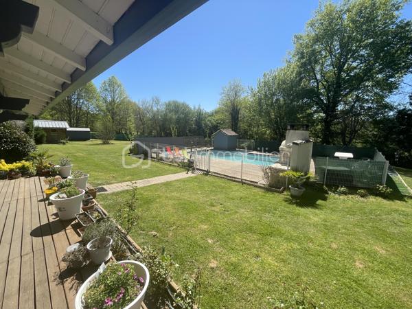 À seulement 4 km du premier centre commercial de Bergerac, découvrez cette spacieuse maison de plain-pied de 150 m², offrant 6 chambres, idéale pour une grande famille ou un projet d’accueil.
Située au fond d’une impasse, elle bénéficie d’un emplacement privilégié alliant calme absolu et proximité des commodités.
Dès l’entrée, vous serez séduit par une belle cuisine équipée de 15 m², ouverte sur un vaste séjour lumineux de 36 m². Cet espace de vie convivial est sublimé par un poêle à bois, apportant chaleur et confort au quotidien.
Un cellier/buanderie attenant de 5 m² complète cet espace, ainsi qu’un second volume de rangement de 8 m², idéal pour organiser facilement votre intérieur.
Côté nuit, la maison propose 6 chambres aux surfaces comprises entre 10 et 13 m², accompagnées de 2 salles d’eau dont une avec WC et 1 WC indépendants avec lavabo, offrant praticité et confort pour toute la famille.
Côté prestations, vous bénéficierez d’un excellent niveau de confort : double vitrage, chauffage gainable par pompe à chaleur, ainsi que 5 climatisations réversibles (split). L’eau chaude est assurée par un ballon thermodynamique et un adoucisseur d’eau, portail automatisé et volets roulants électriques avec domotique. 
À l’extérieur, tout est pensé pour profiter pleinement des beaux jours : deux terrasses couvertes, dont une avec jacuzzi, une piscine sécurisée au chlore de 10 x 5 mètres (rénovée en 2019, encore sous garantie décennale), ainsi qu’un espace barbecue convivial. Un abri bois et une dépendance pouvant accueillir une cuisine d’été viennent enrichir ces prestations.
Le stationnement est facilité grâce à deux garages, dont un motorisé, ainsi qu’un grand carport pouvant accueillir un camping-car. Deux cabanons de jardin complètent l’ensemble.
Le tout est implanté sur un terrain de plus de 2 400 m², entièrement clos et sécurisé par un portail motorisé, garantissant intimité et tranquillité.
Assainissement collectif (tout-à-l’égout).
Une maison aux volumes généreux, alliant confort, fonctionnalité et cadre de vie paisible.
Visites possibles 7 jours sur 7.
Just 4 km from the first shopping center of bergerac, discover this spacious single-storey house of 150 m 2, offering 6 bedrooms, ideal for a large family or a hospitality project.
Located at the bottom of a cul-de-sac, it enjoys a privileged location combining absolute calm and proximity to amenities.
From the entrance, you will be seduced by a beautiful kitchen of 15 m 2, open on a large bright living room of 36 m 2. This friendly living space is enhanced by a wood stove, bringing warmth and comfort to everyday life.
An adjoining cellar/laundry room of 5 m2 completes this space, as well as a second storage volume of 8 m 2, ideal for easily organizing your interior.
Night side, the house offers 6 rooms with areas between 10 and 13 m 2, accompanied by 2 bathrooms including one with WC and 1 separate toilet with sink, offering convenience and comfort for the whole family.
On the benefits side, you will enjoy an excellent level of comfort: double glazing, ducted heating by heat pump, as well as 5 reversible air conditioning (split). The hot water is provided by a thermodynamic tank and a water softener, automated gate and electric shutters with home automation. 
Outside, everything has been designed to make the most of sunny days: two covered terraces, one with a jacuzzi, a 10 x 5 metre chlorine-protected swimming pool (renovated in 2019, still under ten-year warranty), as well as a friendly barbecue area. A wooden shelter and an outbuilding that can accommodate a summer kitchen enrich these services.
Parking is facilitated by two garages, including one motorized, and a large carport that can accommodate a camper. Two garden sheds complete the set.
The whole is located on a plot of more than 2,400 m 2, fully enclosed and secured by a motorized gate, guaranteeing privacy and tranquility.
Collective sanitation (mains drainage).
A house with generous volumes, combining comfort, functionality and peaceful living environment.
Visits possible 7 days a week.