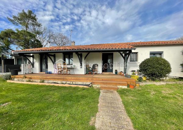 À seulement 4 km du premier centre commercial de Bergerac, découvrez cette spacieuse maison de plain-pied de 150 m², offrant 6 chambres, idéale pour une grande famille ou un projet d’accueil.
Située au fond d’une impasse, elle bénéficie d’un emplacement privilégié alliant calme absolu et proximité des commodités.
Dès l’entrée, vous serez séduit par une belle cuisine équipée de 15 m², ouverte sur un vaste séjour lumineux de 36 m². Cet espace de vie convivial est sublimé par un poêle à bois, apportant chaleur et confort au quotidien.
Un cellier/buanderie attenant de 5 m² complète cet espace, ainsi qu’un second volume de rangement de 8 m², idéal pour organiser facilement votre intérieur.
Côté nuit, la maison propose 6 chambres aux surfaces comprises entre 10 et 13 m², accompagnées de 2 salles d’eau dont une avec WC et 1 WC indépendants avec lavabo, offrant praticité et confort pour toute la famille.
Côté prestations, vous bénéficierez d’un excellent niveau de confort : double vitrage, chauffage gainable par pompe à chaleur, ainsi que 5 climatisations réversibles (split). L’eau chaude est assurée par un ballon thermodynamique et un adoucisseur d’eau, portail automatisé et volets roulants électriques avec domotique. 
À l’extérieur, tout est pensé pour profiter pleinement des beaux jours : deux terrasses couvertes, dont une avec jacuzzi, une piscine sécurisée au chlore de 10 x 5 mètres (rénovée en 2019, encore sous garantie décennale), ainsi qu’un espace barbecue convivial. Un abri bois et une dépendance pouvant accueillir une cuisine d’été viennent enrichir ces prestations.
Le stationnement est facilité grâce à deux garages, dont un motorisé, ainsi qu’un grand carport pouvant accueillir un camping-car. Deux cabanons de jardin complètent l’ensemble.
Le tout est implanté sur un terrain de plus de 2 400 m², entièrement clos et sécurisé par un portail motorisé, garantissant intimité et tranquillité.
Assainissement collectif (tout-à-l’égout).
Une maison aux volumes généreux, alliant confort, fonctionnalité et cadre de vie paisible.
Visites possibles 7 jours sur 7.
Just 4 km from the first shopping center of bergerac, discover this spacious single-storey house of 150 m 2, offering 6 bedrooms, ideal for a large family or a hospitality project.
Located at the bottom of a cul-de-sac, it enjoys a privileged location combining absolute calm and proximity to amenities.
From the entrance, you will be seduced by a beautiful kitchen of 15 m 2, open on a large bright living room of 36 m 2. This friendly living space is enhanced by a wood stove, bringing warmth and comfort to everyday life.
An adjoining cellar/laundry room of 5 m2 completes this space, as well as a second storage volume of 8 m 2, ideal for easily organizing your interior.
Night side, the house offers 6 rooms with areas between 10 and 13 m 2, accompanied by 2 bathrooms including one with WC and 1 separate toilet with sink, offering convenience and comfort for the whole family.
On the benefits side, you will enjoy an excellent level of comfort: double glazing, ducted heating by heat pump, as well as 5 reversible air conditioning (split). The hot water is provided by a thermodynamic tank and a water softener, automated gate and electric shutters with home automation. 
Outside, everything has been designed to make the most of sunny days: two covered terraces, one with a jacuzzi, a 10 x 5 metre chlorine-protected swimming pool (renovated in 2019, still under ten-year warranty), as well as a friendly barbecue area. A wooden shelter and an outbuilding that can accommodate a summer kitchen enrich these services.
Parking is facilitated by two garages, including one motorized, and a large carport that can accommodate a camper. Two garden sheds complete the set.
The whole is located on a plot of more than 2,400 m 2, fully enclosed and secured by a motorized gate, guaranteeing privacy and tranquility.
Collective sanitation (mains drainage).
A house with generous volumes, combining comfort, functionality and peaceful living environment.
Visits possible 7 days a week.