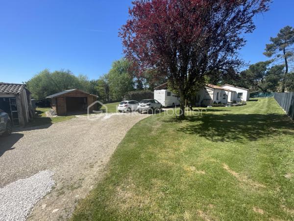 À seulement 4 km du premier centre commercial de Bergerac, découvrez cette spacieuse maison de plain-pied de 150 m², offrant 6 chambres, idéale pour une grande famille ou un projet d’accueil.
Située au fond d’une impasse, elle bénéficie d’un emplacement privilégié alliant calme absolu et proximité des commodités.
Dès l’entrée, vous serez séduit par une belle cuisine équipée de 15 m², ouverte sur un vaste séjour lumineux de 36 m². Cet espace de vie convivial est sublimé par un poêle à bois, apportant chaleur et confort au quotidien.
Un cellier/buanderie attenant de 5 m² complète cet espace, ainsi qu’un second volume de rangement de 8 m², idéal pour organiser facilement votre intérieur.
Côté nuit, la maison propose 6 chambres aux surfaces comprises entre 10 et 13 m², accompagnées de 2 salles d’eau dont une avec WC et 1 WC indépendants avec lavabo, offrant praticité et confort pour toute la famille.
Côté prestations, vous bénéficierez d’un excellent niveau de confort : double vitrage, chauffage gainable par pompe à chaleur, ainsi que 5 climatisations réversibles (split). L’eau chaude est assurée par un ballon thermodynamique et un adoucisseur d’eau, portail automatisé et volets roulants électriques avec domotique. 
À l’extérieur, tout est pensé pour profiter pleinement des beaux jours : deux terrasses couvertes, dont une avec jacuzzi, une piscine sécurisée au chlore de 10 x 5 mètres (rénovée en 2019, encore sous garantie décennale), ainsi qu’un espace barbecue convivial. Un abri bois et une dépendance pouvant accueillir une cuisine d’été viennent enrichir ces prestations.
Le stationnement est facilité grâce à deux garages, dont un motorisé, ainsi qu’un grand carport pouvant accueillir un camping-car. Deux cabanons de jardin complètent l’ensemble.
Le tout est implanté sur un terrain de plus de 2 400 m², entièrement clos et sécurisé par un portail motorisé, garantissant intimité et tranquillité.
Assainissement collectif (tout-à-l’égout).
Une maison aux volumes généreux, alliant confort, fonctionnalité et cadre de vie paisible.
Visites possibles 7 jours sur 7.
Just 4 km from the first shopping center of bergerac, discover this spacious single-storey house of 150 m 2, offering 6 bedrooms, ideal for a large family or a hospitality project.
Located at the bottom of a cul-de-sac, it enjoys a privileged location combining absolute calm and proximity to amenities.
From the entrance, you will be seduced by a beautiful kitchen of 15 m 2, open on a large bright living room of 36 m 2. This friendly living space is enhanced by a wood stove, bringing warmth and comfort to everyday life.
An adjoining cellar/laundry room of 5 m2 completes this space, as well as a second storage volume of 8 m 2, ideal for easily organizing your interior.
Night side, the house offers 6 rooms with areas between 10 and 13 m 2, accompanied by 2 bathrooms including one with WC and 1 separate toilet with sink, offering convenience and comfort for the whole family.
On the benefits side, you will enjoy an excellent level of comfort: double glazing, ducted heating by heat pump, as well as 5 reversible air conditioning (split). The hot water is provided by a thermodynamic tank and a water softener, automated gate and electric shutters with home automation. 
Outside, everything has been designed to make the most of sunny days: two covered terraces, one with a jacuzzi, a 10 x 5 metre chlorine-protected swimming pool (renovated in 2019, still under ten-year warranty), as well as a friendly barbecue area. A wooden shelter and an outbuilding that can accommodate a summer kitchen enrich these services.
Parking is facilitated by two garages, including one motorized, and a large carport that can accommodate a camper. Two garden sheds complete the set.
The whole is located on a plot of more than 2,400 m 2, fully enclosed and secured by a motorized gate, guaranteeing privacy and tranquility.
Collective sanitation (mains drainage).
A house with generous volumes, combining comfort, functionality and peaceful living environment.
Visits possible 7 days a week.
