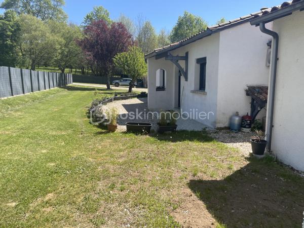 À seulement 4 km du premier centre commercial de Bergerac, découvrez cette spacieuse maison de plain-pied de 150 m², offrant 6 chambres, idéale pour une grande famille ou un projet d’accueil.
Située au fond d’une impasse, elle bénéficie d’un emplacement privilégié alliant calme absolu et proximité des commodités.
Dès l’entrée, vous serez séduit par une belle cuisine équipée de 15 m², ouverte sur un vaste séjour lumineux de 36 m². Cet espace de vie convivial est sublimé par un poêle à bois, apportant chaleur et confort au quotidien.
Un cellier/buanderie attenant de 5 m² complète cet espace, ainsi qu’un second volume de rangement de 8 m², idéal pour organiser facilement votre intérieur.
Côté nuit, la maison propose 6 chambres aux surfaces comprises entre 10 et 13 m², accompagnées de 2 salles d’eau dont une avec WC et 1 WC indépendants avec lavabo, offrant praticité et confort pour toute la famille.
Côté prestations, vous bénéficierez d’un excellent niveau de confort : double vitrage, chauffage gainable par pompe à chaleur, ainsi que 5 climatisations réversibles (split). L’eau chaude est assurée par un ballon thermodynamique et un adoucisseur d’eau, portail automatisé et volets roulants électriques avec domotique. 
À l’extérieur, tout est pensé pour profiter pleinement des beaux jours : deux terrasses couvertes, dont une avec jacuzzi, une piscine sécurisée au chlore de 10 x 5 mètres (rénovée en 2019, encore sous garantie décennale), ainsi qu’un espace barbecue convivial. Un abri bois et une dépendance pouvant accueillir une cuisine d’été viennent enrichir ces prestations.
Le stationnement est facilité grâce à deux garages, dont un motorisé, ainsi qu’un grand carport pouvant accueillir un camping-car. Deux cabanons de jardin complètent l’ensemble.
Le tout est implanté sur un terrain de plus de 2 400 m², entièrement clos et sécurisé par un portail motorisé, garantissant intimité et tranquillité.
Assainissement collectif (tout-à-l’égout).
Une maison aux volumes généreux, alliant confort, fonctionnalité et cadre de vie paisible.
Visites possibles 7 jours sur 7.
Just 4 km from the first shopping center of bergerac, discover this spacious single-storey house of 150 m 2, offering 6 bedrooms, ideal for a large family or a hospitality project.
Located at the bottom of a cul-de-sac, it enjoys a privileged location combining absolute calm and proximity to amenities.
From the entrance, you will be seduced by a beautiful kitchen of 15 m 2, open on a large bright living room of 36 m 2. This friendly living space is enhanced by a wood stove, bringing warmth and comfort to everyday life.
An adjoining cellar/laundry room of 5 m2 completes this space, as well as a second storage volume of 8 m 2, ideal for easily organizing your interior.
Night side, the house offers 6 rooms with areas between 10 and 13 m 2, accompanied by 2 bathrooms including one with WC and 1 separate toilet with sink, offering convenience and comfort for the whole family.
On the benefits side, you will enjoy an excellent level of comfort: double glazing, ducted heating by heat pump, as well as 5 reversible air conditioning (split). The hot water is provided by a thermodynamic tank and a water softener, automated gate and electric shutters with home automation. 
Outside, everything has been designed to make the most of sunny days: two covered terraces, one with a jacuzzi, a 10 x 5 metre chlorine-protected swimming pool (renovated in 2019, still under ten-year warranty), as well as a friendly barbecue area. A wooden shelter and an outbuilding that can accommodate a summer kitchen enrich these services.
Parking is facilitated by two garages, including one motorized, and a large carport that can accommodate a camper. Two garden sheds complete the set.
The whole is located on a plot of more than 2,400 m 2, fully enclosed and secured by a motorized gate, guaranteeing privacy and tranquility.
Collective sanitation (mains drainage).
A house with generous volumes, combining comfort, functionality and peaceful living environment.
Visits possible 7 days a week.