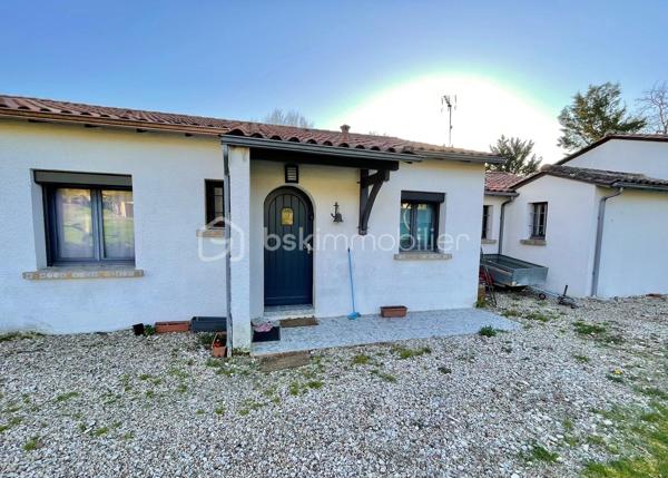 À seulement 4 km du premier centre commercial de Bergerac, découvrez cette spacieuse maison de plain-pied de 150 m², offrant 6 chambres, idéale pour une grande famille ou un projet d’accueil.
Située au fond d’une impasse, elle bénéficie d’un emplacement privilégié alliant calme absolu et proximité des commodités.
Dès l’entrée, vous serez séduit par une belle cuisine équipée de 15 m², ouverte sur un vaste séjour lumineux de 36 m². Cet espace de vie convivial est sublimé par un poêle à bois, apportant chaleur et confort au quotidien.
Un cellier/buanderie attenant de 5 m² complète cet espace, ainsi qu’un second volume de rangement de 8 m², idéal pour organiser facilement votre intérieur.
Côté nuit, la maison propose 6 chambres aux surfaces comprises entre 10 et 13 m², accompagnées de 2 salles d’eau dont une avec WC et 1 WC indépendants avec lavabo, offrant praticité et confort pour toute la famille.
Côté prestations, vous bénéficierez d’un excellent niveau de confort : double vitrage, chauffage gainable par pompe à chaleur, ainsi que 5 climatisations réversibles (split). L’eau chaude est assurée par un ballon thermodynamique et un adoucisseur d’eau, portail automatisé et volets roulants électriques avec domotique. 
À l’extérieur, tout est pensé pour profiter pleinement des beaux jours : deux terrasses couvertes, dont une avec jacuzzi, une piscine sécurisée au chlore de 10 x 5 mètres (rénovée en 2019, encore sous garantie décennale), ainsi qu’un espace barbecue convivial. Un abri bois et une dépendance pouvant accueillir une cuisine d’été viennent enrichir ces prestations.
Le stationnement est facilité grâce à deux garages, dont un motorisé, ainsi qu’un grand carport pouvant accueillir un camping-car. Deux cabanons de jardin complètent l’ensemble.
Le tout est implanté sur un terrain de plus de 2 400 m², entièrement clos et sécurisé par un portail motorisé, garantissant intimité et tranquillité.
Assainissement collectif (tout-à-l’égout).
Une maison aux volumes généreux, alliant confort, fonctionnalité et cadre de vie paisible.
Visites possibles 7 jours sur 7.
Just 4 km from the first shopping center of bergerac, discover this spacious single-storey house of 150 m 2, offering 6 bedrooms, ideal for a large family or a hospitality project.
Located at the bottom of a cul-de-sac, it enjoys a privileged location combining absolute calm and proximity to amenities.
From the entrance, you will be seduced by a beautiful kitchen of 15 m 2, open on a large bright living room of 36 m 2. This friendly living space is enhanced by a wood stove, bringing warmth and comfort to everyday life.
An adjoining cellar/laundry room of 5 m2 completes this space, as well as a second storage volume of 8 m 2, ideal for easily organizing your interior.
Night side, the house offers 6 rooms with areas between 10 and 13 m 2, accompanied by 2 bathrooms including one with WC and 1 separate toilet with sink, offering convenience and comfort for the whole family.
On the benefits side, you will enjoy an excellent level of comfort: double glazing, ducted heating by heat pump, as well as 5 reversible air conditioning (split). The hot water is provided by a thermodynamic tank and a water softener, automated gate and electric shutters with home automation. 
Outside, everything has been designed to make the most of sunny days: two covered terraces, one with a jacuzzi, a 10 x 5 metre chlorine-protected swimming pool (renovated in 2019, still under ten-year warranty), as well as a friendly barbecue area. A wooden shelter and an outbuilding that can accommodate a summer kitchen enrich these services.
Parking is facilitated by two garages, including one motorized, and a large carport that can accommodate a camper. Two garden sheds complete the set.
The whole is located on a plot of more than 2,400 m 2, fully enclosed and secured by a motorized gate, guaranteeing privacy and tranquility.
Collective sanitation (mains drainage).
A house with generous volumes, combining comfort, functionality and peaceful living environment.
Visits possible 7 days a week.