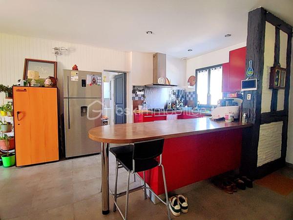 À seulement 4 km du premier centre commercial de Bergerac, découvrez cette spacieuse maison de plain-pied de 150 m², offrant 6 chambres, idéale pour une grande famille ou un projet d’accueil.
Située au fond d’une impasse, elle bénéficie d’un emplacement privilégié alliant calme absolu et proximité des commodités.
Dès l’entrée, vous serez séduit par une belle cuisine équipée de 15 m², ouverte sur un vaste séjour lumineux de 36 m². Cet espace de vie convivial est sublimé par un poêle à bois, apportant chaleur et confort au quotidien.
Un cellier/buanderie attenant de 5 m² complète cet espace, ainsi qu’un second volume de rangement de 8 m², idéal pour organiser facilement votre intérieur.
Côté nuit, la maison propose 6 chambres aux surfaces comprises entre 10 et 13 m², accompagnées de 2 salles d’eau dont une avec WC et 1 WC indépendants avec lavabo, offrant praticité et confort pour toute la famille.
Côté prestations, vous bénéficierez d’un excellent niveau de confort : double vitrage, chauffage gainable par pompe à chaleur, ainsi que 5 climatisations réversibles (split). L’eau chaude est assurée par un ballon thermodynamique et un adoucisseur d’eau, portail automatisé et volets roulants électriques avec domotique. 
À l’extérieur, tout est pensé pour profiter pleinement des beaux jours : deux terrasses couvertes, dont une avec jacuzzi, une piscine sécurisée au chlore de 10 x 5 mètres (rénovée en 2019, encore sous garantie décennale), ainsi qu’un espace barbecue convivial. Un abri bois et une dépendance pouvant accueillir une cuisine d’été viennent enrichir ces prestations.
Le stationnement est facilité grâce à deux garages, dont un motorisé, ainsi qu’un grand carport pouvant accueillir un camping-car. Deux cabanons de jardin complètent l’ensemble.
Le tout est implanté sur un terrain de plus de 2 400 m², entièrement clos et sécurisé par un portail motorisé, garantissant intimité et tranquillité.
Assainissement collectif (tout-à-l’égout).
Une maison aux volumes généreux, alliant confort, fonctionnalité et cadre de vie paisible.
Visites possibles 7 jours sur 7.
Just 4 km from the first shopping center of bergerac, discover this spacious single-storey house of 150 m 2, offering 6 bedrooms, ideal for a large family or a hospitality project.
Located at the bottom of a cul-de-sac, it enjoys a privileged location combining absolute calm and proximity to amenities.
From the entrance, you will be seduced by a beautiful kitchen of 15 m 2, open on a large bright living room of 36 m 2. This friendly living space is enhanced by a wood stove, bringing warmth and comfort to everyday life.
An adjoining cellar/laundry room of 5 m2 completes this space, as well as a second storage volume of 8 m 2, ideal for easily organizing your interior.
Night side, the house offers 6 rooms with areas between 10 and 13 m 2, accompanied by 2 bathrooms including one with WC and 1 separate toilet with sink, offering convenience and comfort for the whole family.
On the benefits side, you will enjoy an excellent level of comfort: double glazing, ducted heating by heat pump, as well as 5 reversible air conditioning (split). The hot water is provided by a thermodynamic tank and a water softener, automated gate and electric shutters with home automation. 
Outside, everything has been designed to make the most of sunny days: two covered terraces, one with a jacuzzi, a 10 x 5 metre chlorine-protected swimming pool (renovated in 2019, still under ten-year warranty), as well as a friendly barbecue area. A wooden shelter and an outbuilding that can accommodate a summer kitchen enrich these services.
Parking is facilitated by two garages, including one motorized, and a large carport that can accommodate a camper. Two garden sheds complete the set.
The whole is located on a plot of more than 2,400 m 2, fully enclosed and secured by a motorized gate, guaranteeing privacy and tranquility.
Collective sanitation (mains drainage).
A house with generous volumes, combining comfort, functionality and peaceful living environment.
Visits possible 7 days a week.
