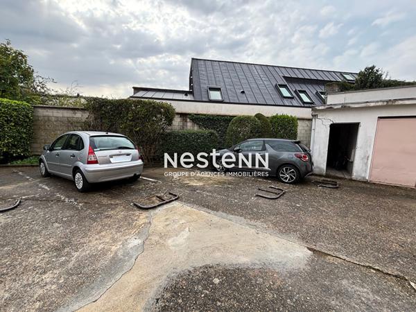 ISSY LES MOULINEAUX - RUE D'ESTIENNE D'ORVES - Emplacement de parking extérieur