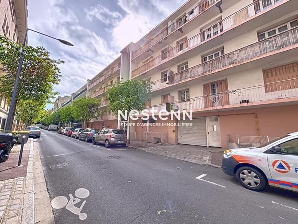 ISSY LES MOULINEAUX - RUE D'ESTIENNE D'ORVES - Emplacement de parking extérieur