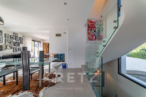 Éguilles – Villa contemporaine récente de 200 m2, 4 chambres, à 15 minutes d’Aix-en-Provence