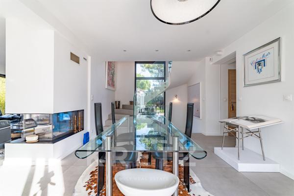 Éguilles – Villa contemporaine récente de 200 m2, 4 chambres, à 15 minutes d’Aix-en-Provence