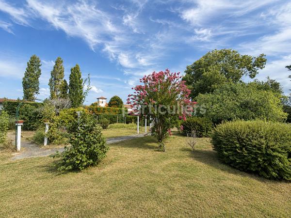 Vente
                Terrain600 m² - USTARITZ (64480)