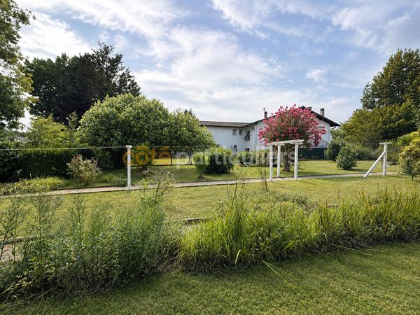 Vente
                Terrain600 m² - USTARITZ (64480)