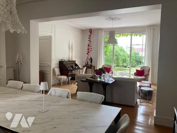 Maison de Maître au charme intemporel, un bien rare au coeur de la ville