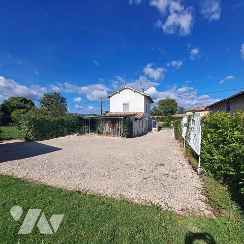 Maison avec terrain située à GUEREINS