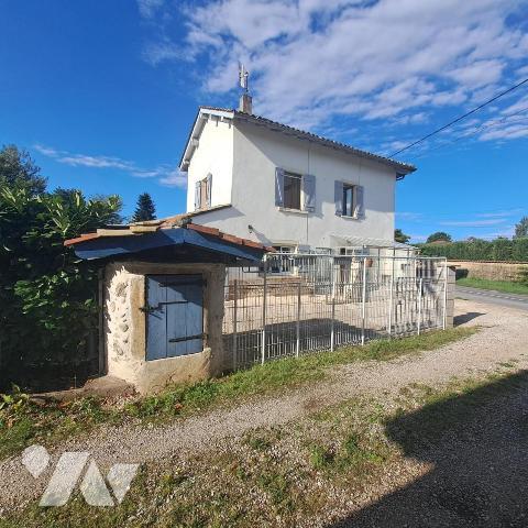 Maison avec terrain située à GUEREINS