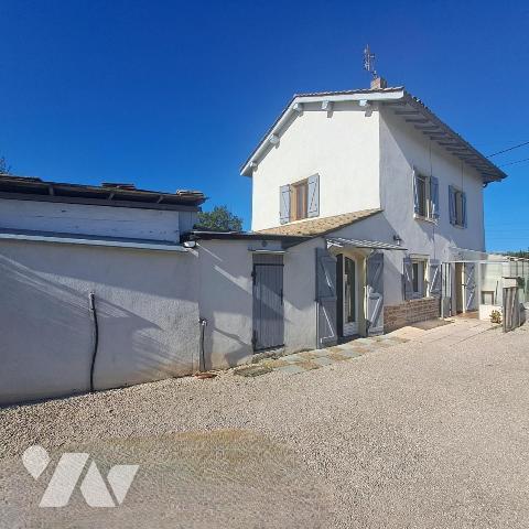 Maison avec terrain située à GUEREINS