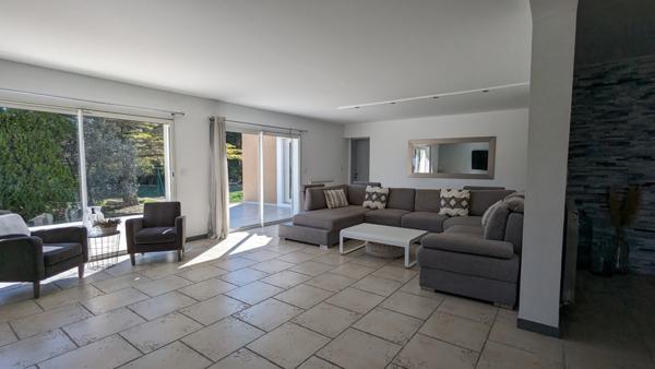 Entraigues-sur-la-Sorgue (84320) Propriété Entraigues Sur Sorgue