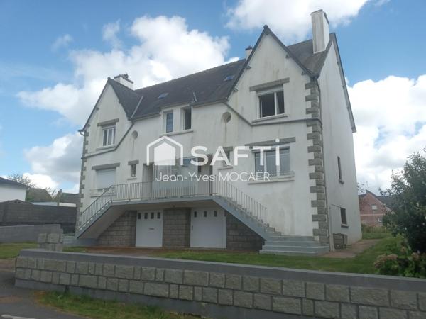 BRASPARTS (29190) : A proximité immédiate du centre bourg, idéal pour investissement locatif ou grande famille.