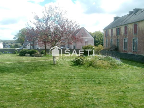 BRASPARTS (29190) : A proximité immédiate du centre bourg, idéal pour investissement locatif ou grande famille.