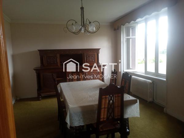 BRASPARTS (29190) : A proximité immédiate du centre bourg, idéal pour investissement locatif ou grande famille.