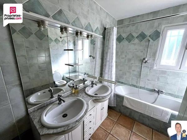 Villa  4 pièces avec 2 garages et grand terrain de 2650 m2