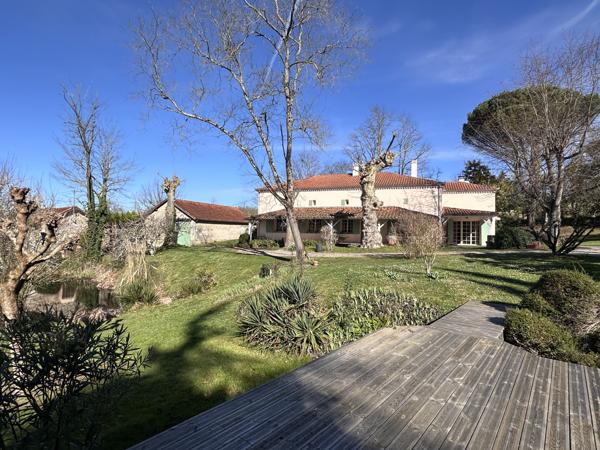 Lédat (47300) Superbe propriété avec piscine et dépendance dans bel environnement