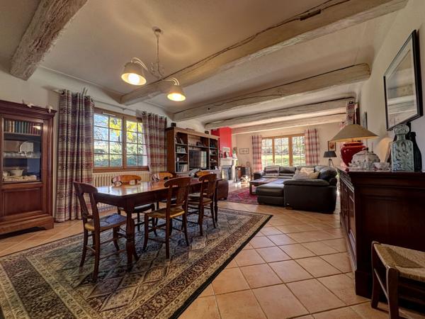 Lédat (47300) Superbe propriété avec piscine et dépendance dans bel environnement