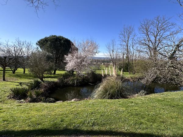 Lédat (47300) Superbe propriété avec piscine et dépendance dans bel environnement