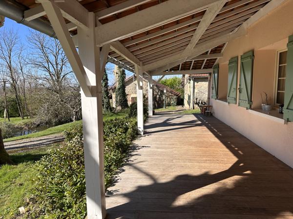 Lédat (47300) Superbe propriété avec piscine et dépendance dans bel environnement